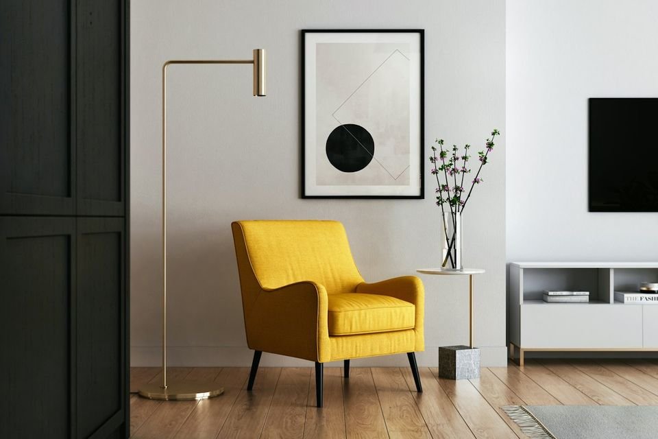 Curved accent chair